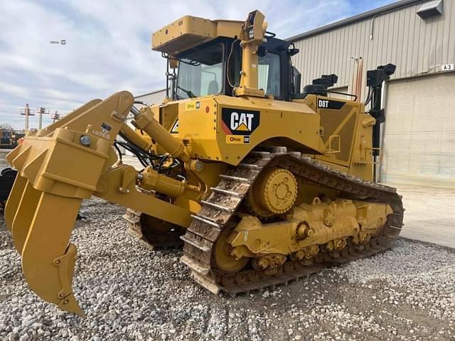 Image of Caterpillar D8T equipment image 2