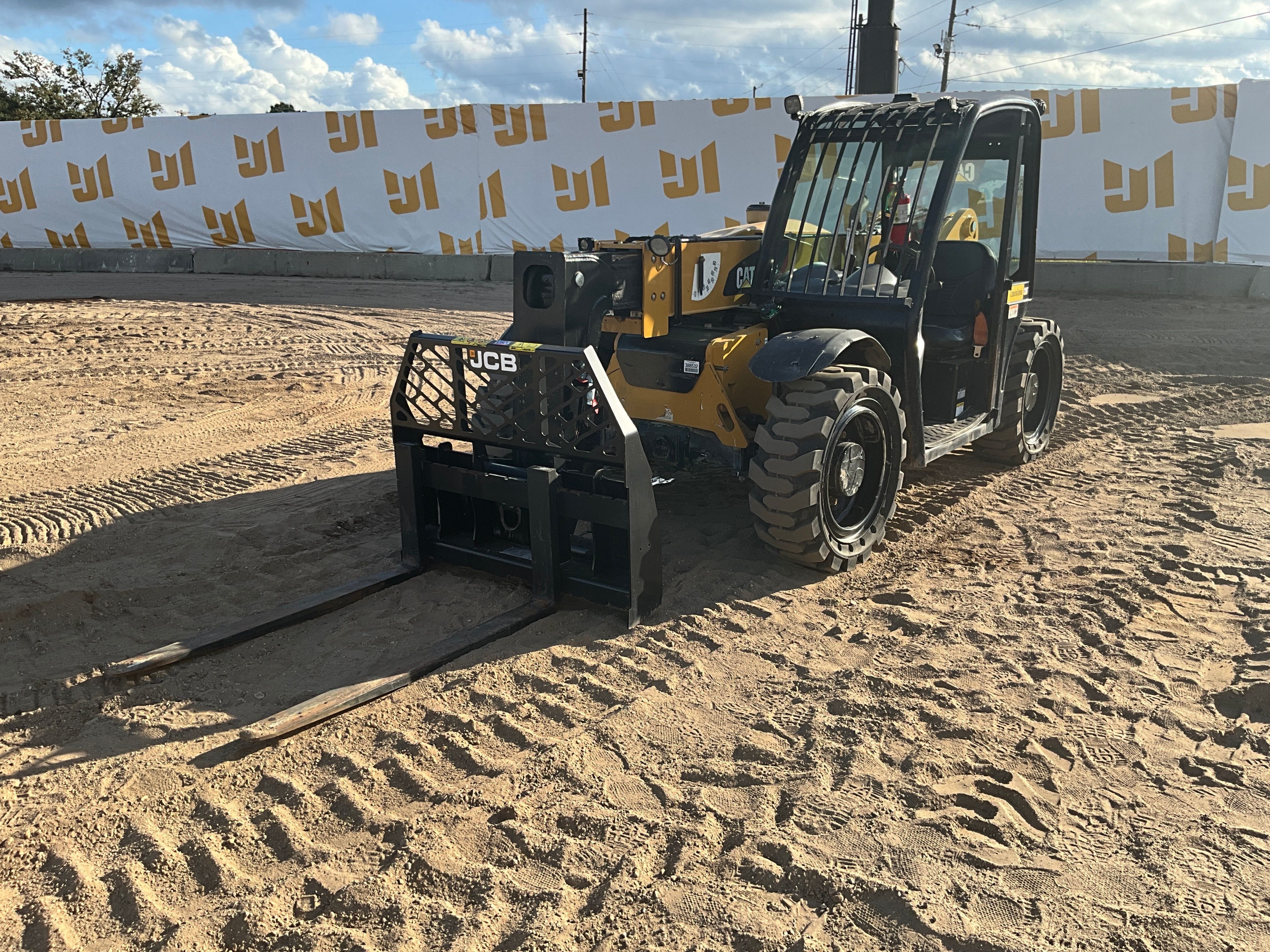 2017 Caterpillar TH255C Equipment Image0