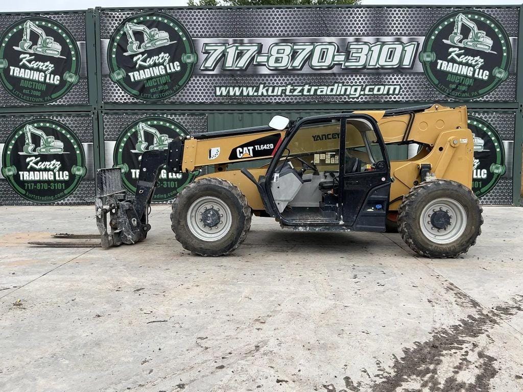 2017 Caterpillar TL642D Equipment Image0