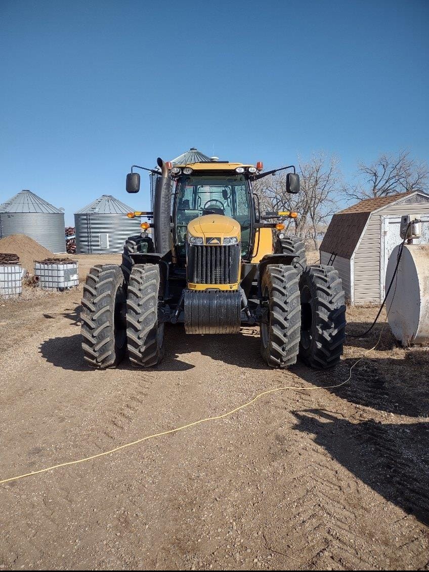 2017 Challenger MT585E Equipment Image0