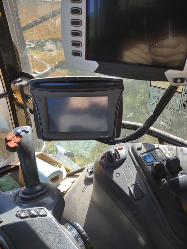 Image of Challenger MT585E equipment image 2