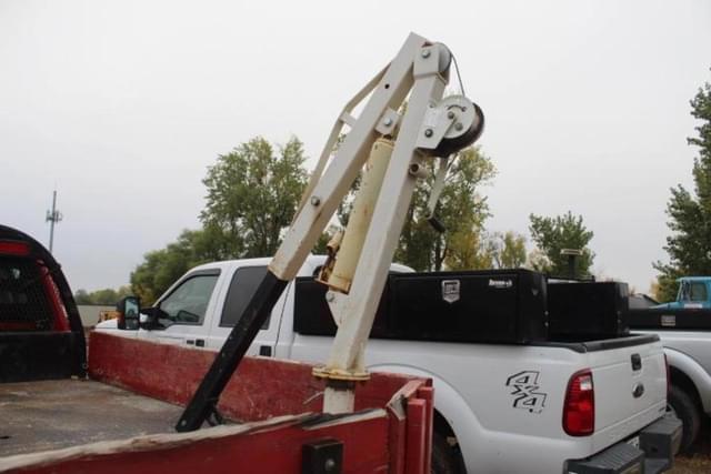 Image of Chevrolet 2500 equipment image 3