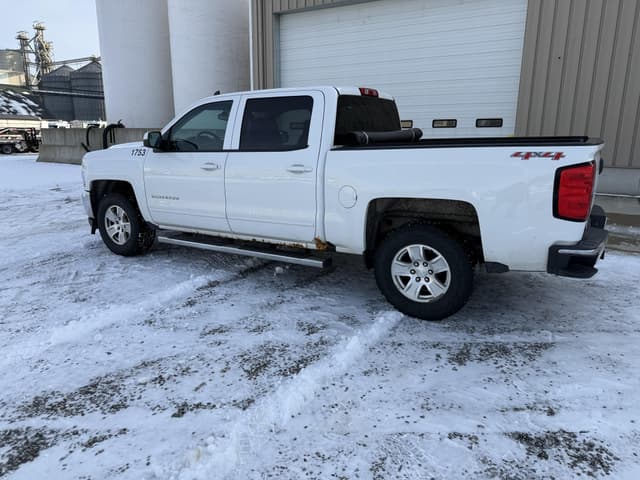 Image of Chevrolet 1500 equipment image 4