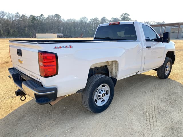 Image of Chevrolet 2500HD equipment image 2