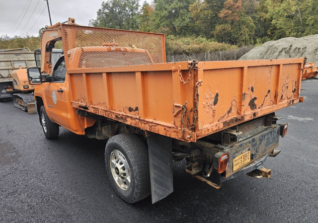 Image of Chevrolet 2500HD equipment image 2