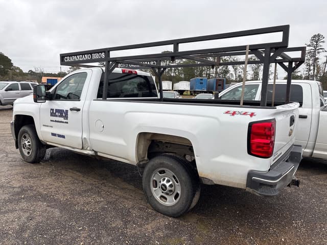 Image of Chevrolet 2500HD equipment image 3