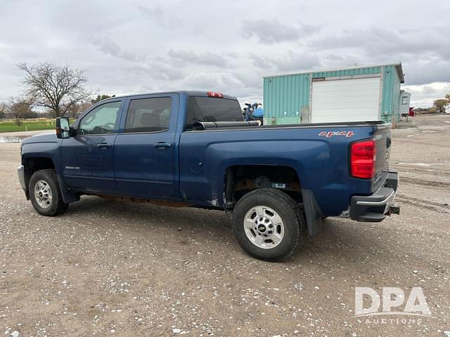 Image of Chevrolet 2500HD equipment image 2