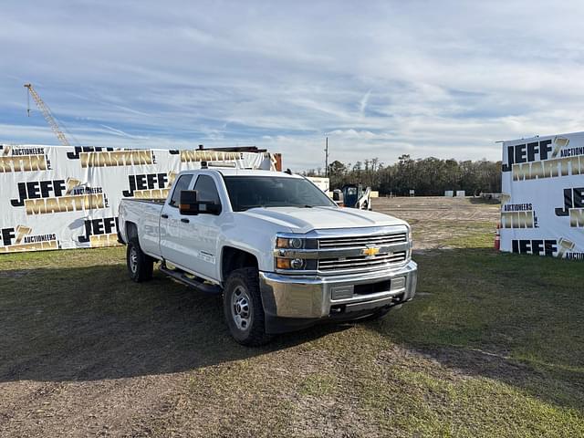 Image of Chevrolet 2500HD equipment image 2