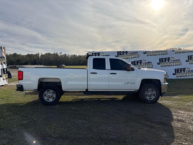 Image of Chevrolet 2500HD equipment image 3