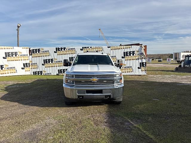 Image of Chevrolet 2500HD equipment image 1