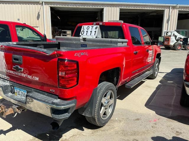 Image of Chevrolet 2500HD equipment image 2