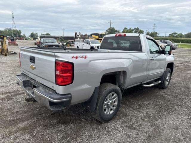 Image of Chevrolet 2500HD equipment image 3