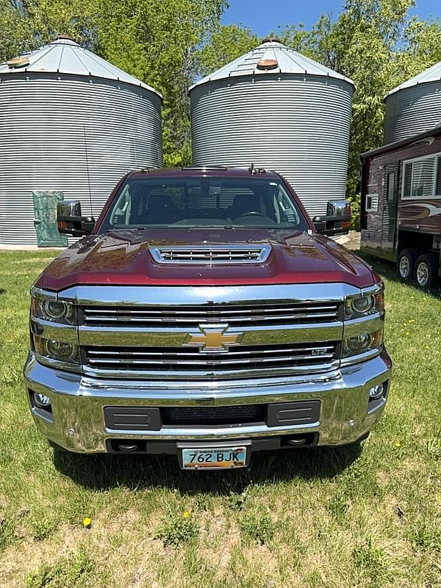 Image of Chevrolet 2500HD equipment image 1