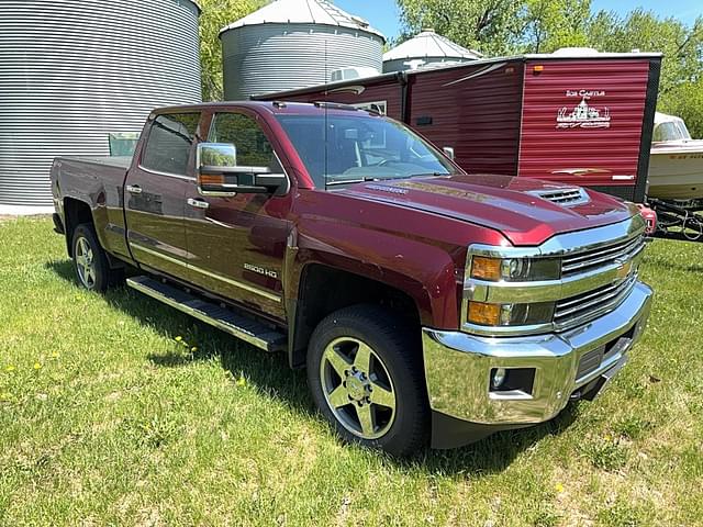 Image of Chevrolet 2500HD equipment image 2