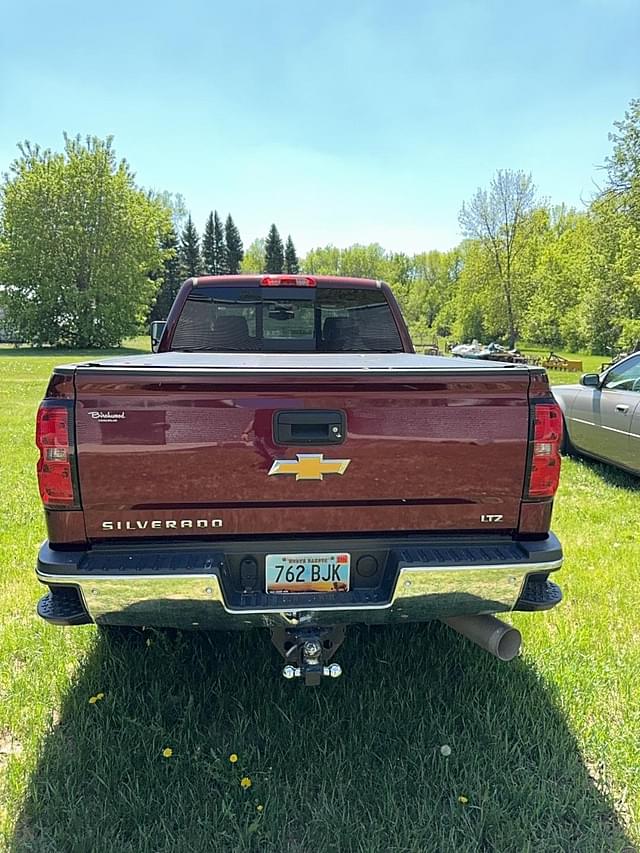 Image of Chevrolet 2500HD equipment image 3