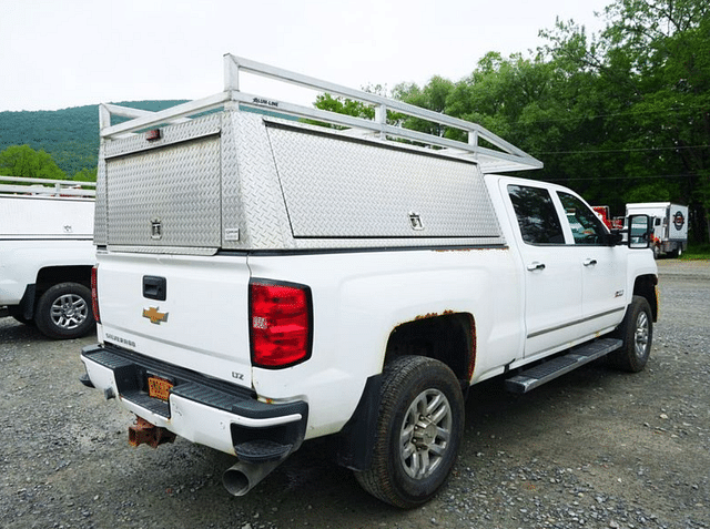 Image of Chevrolet 3500 equipment image 4