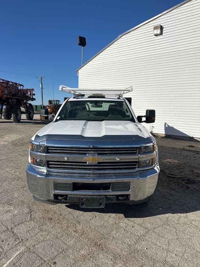 Image of Chevrolet 3500 equipment image 2