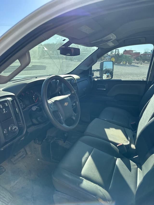 Image of Chevrolet 3500 equipment image 4