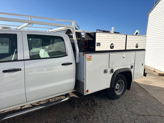 Image of Chevrolet 3500 equipment image 3