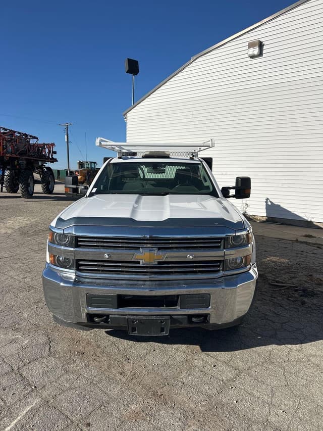 Image of Chevrolet 3500 equipment image 2