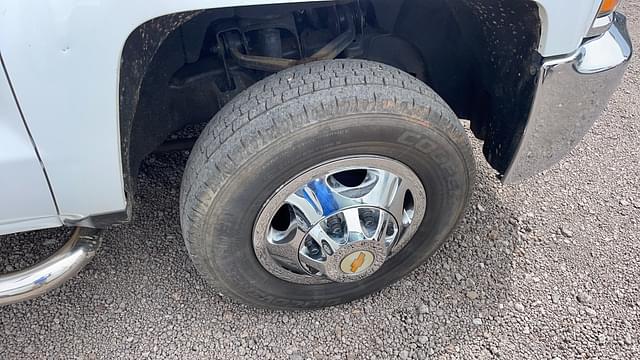 Image of Chevrolet 3500HD equipment image 3