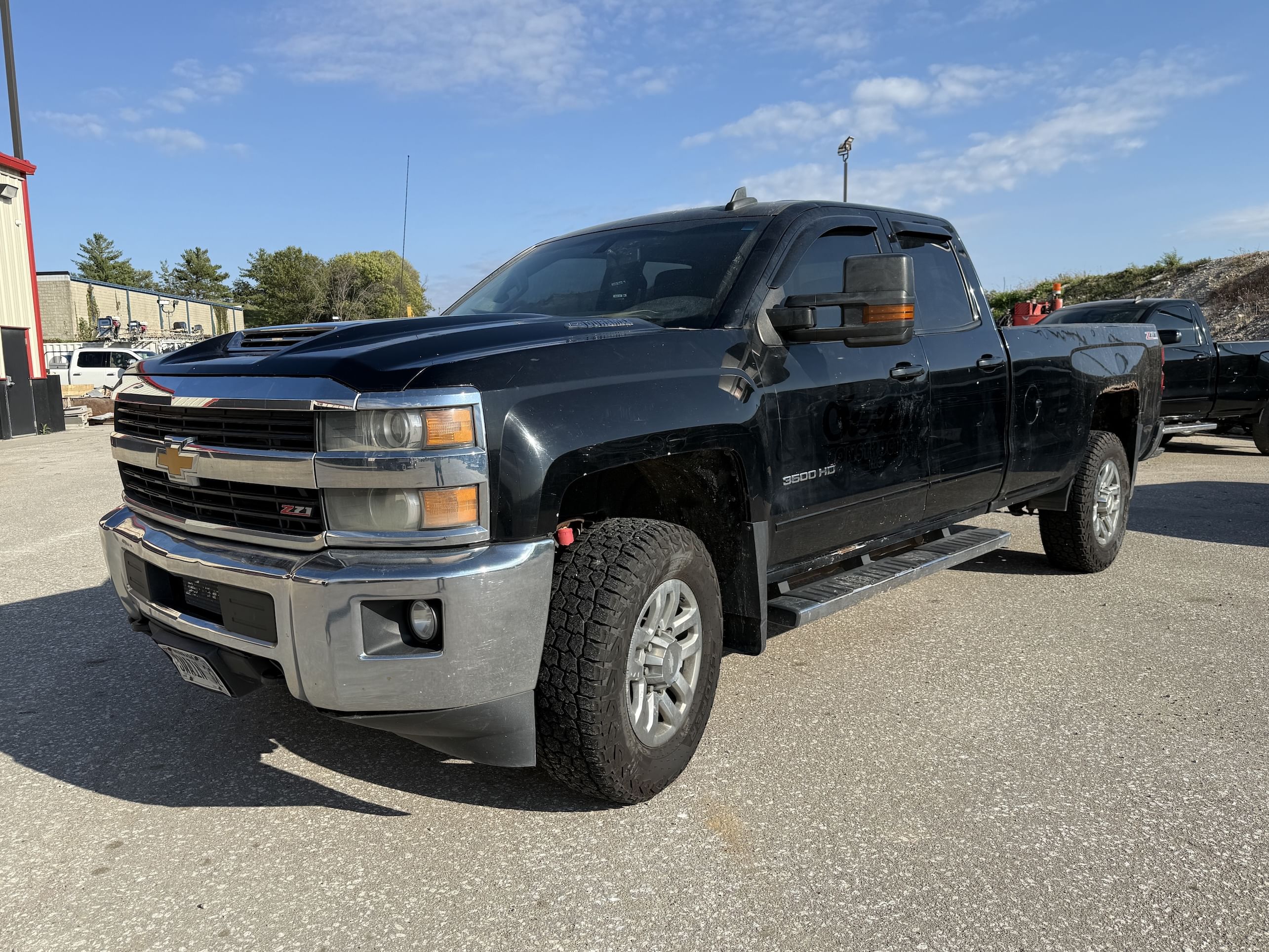 2017 Chevrolet 3500HD Equipment Image0