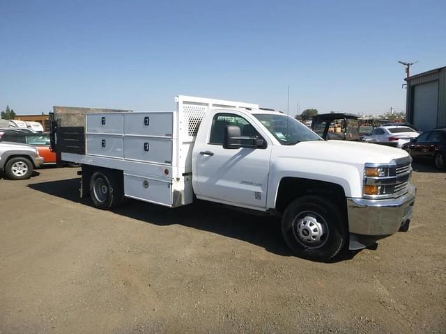 Image of Chevrolet 3500 equipment image 1