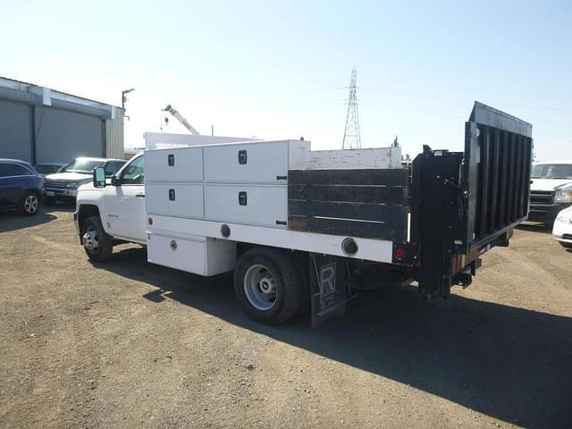 Image of Chevrolet 3500 equipment image 3