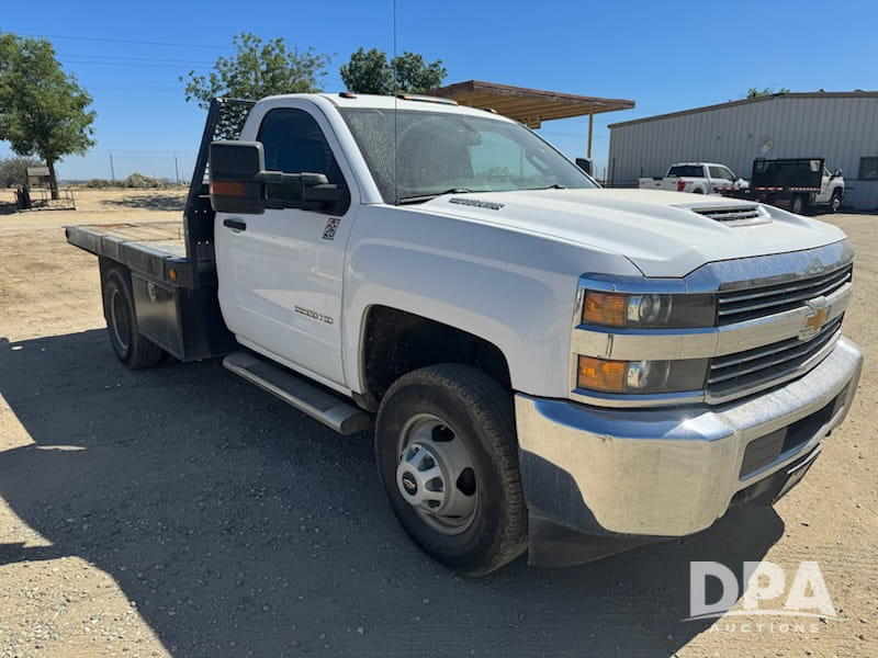 2017 Chevrolet 3500HD Equipment Image0