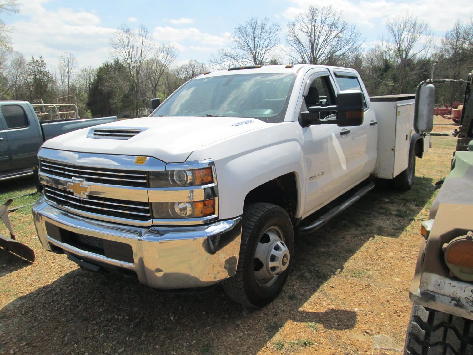 2017 Chevrolet 3500HD Equipment Image0