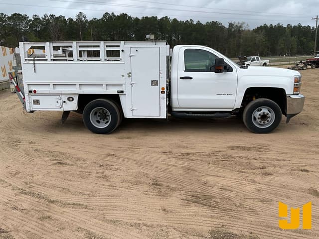 Image of Chevrolet 3500HD equipment image 3