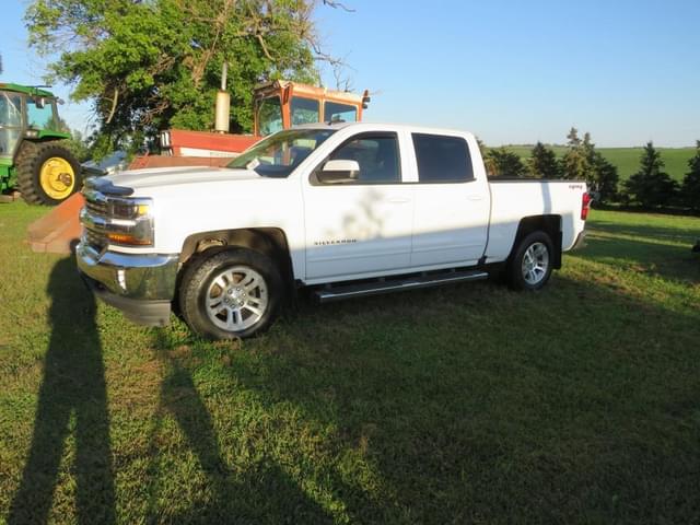 Image of Chevrolet Silverado equipment image 4