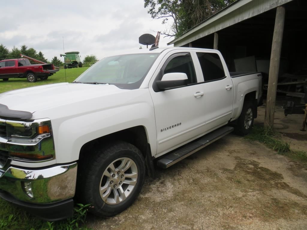 2017 Chevrolet Silverado Equipment Image0