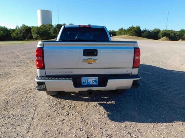 Image of Chevrolet Silverado equipment image 3