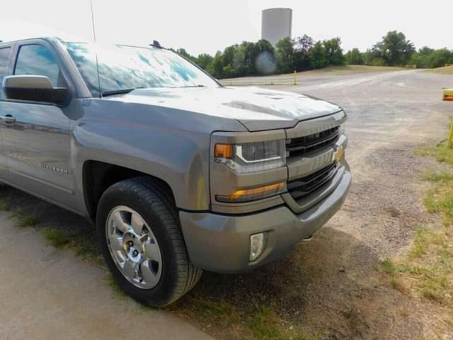 Image of Chevrolet Silverado equipment image 4