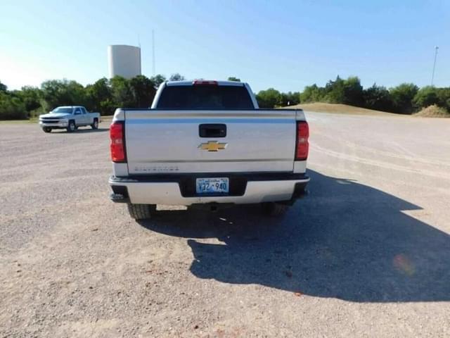 Image of Chevrolet Silverado equipment image 3