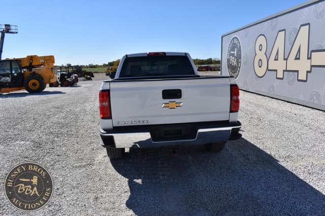 Image of Chevrolet 1500 equipment image 3