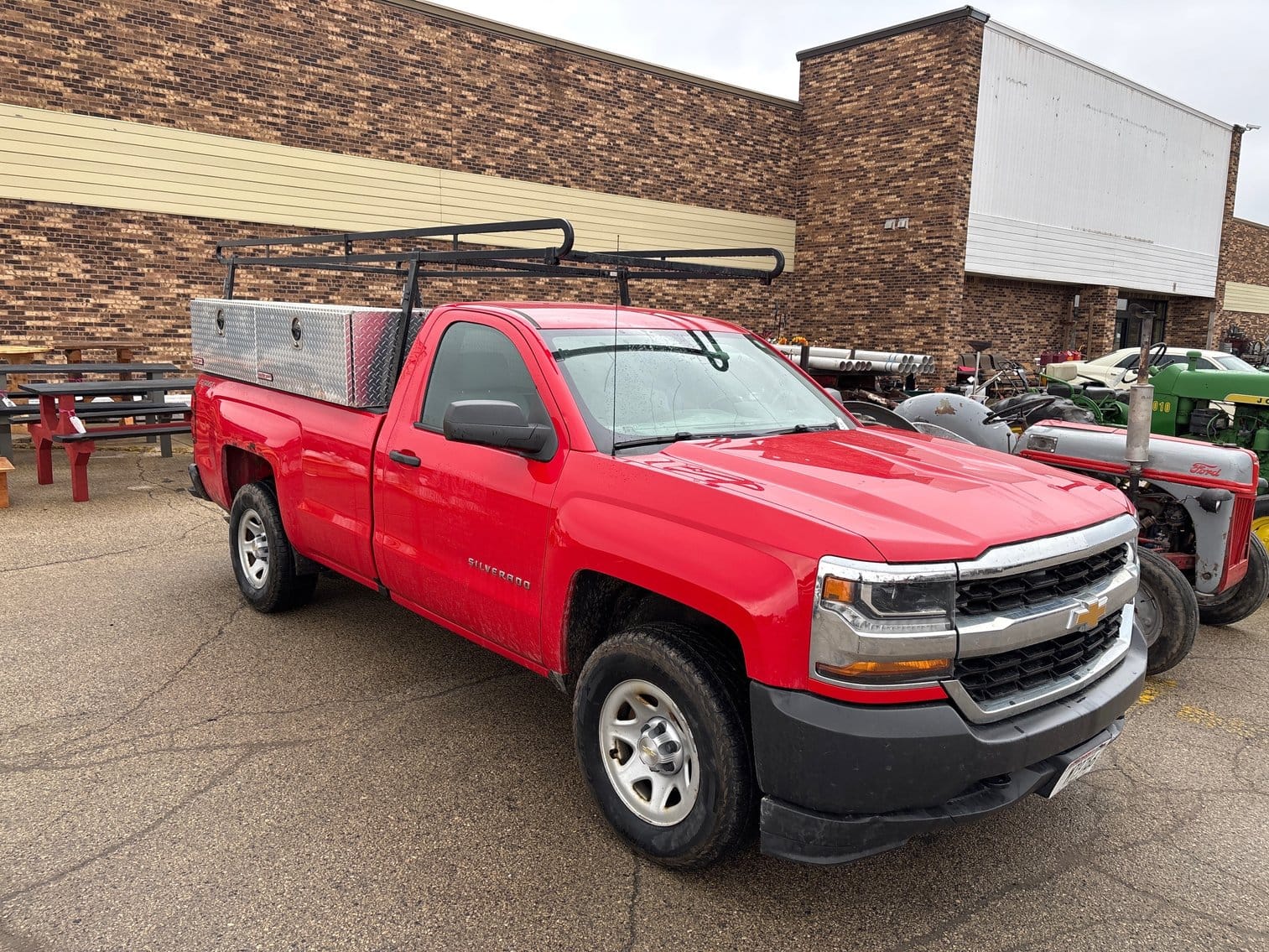 2017 Chevrolet 1500 Equipment Image0