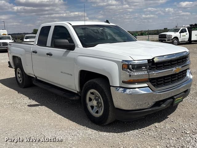 Image of Chevrolet 1500 equipment image 2
