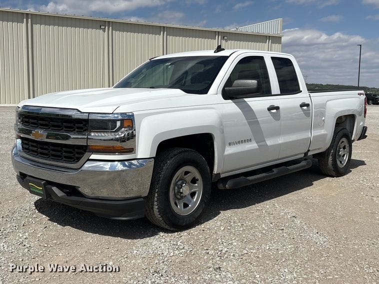 2017 Chevrolet 1500 Equipment Image0