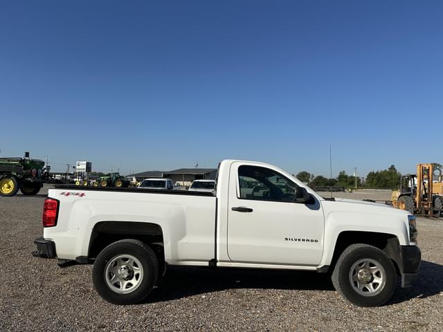 Image of Chevrolet 1500 equipment image 3