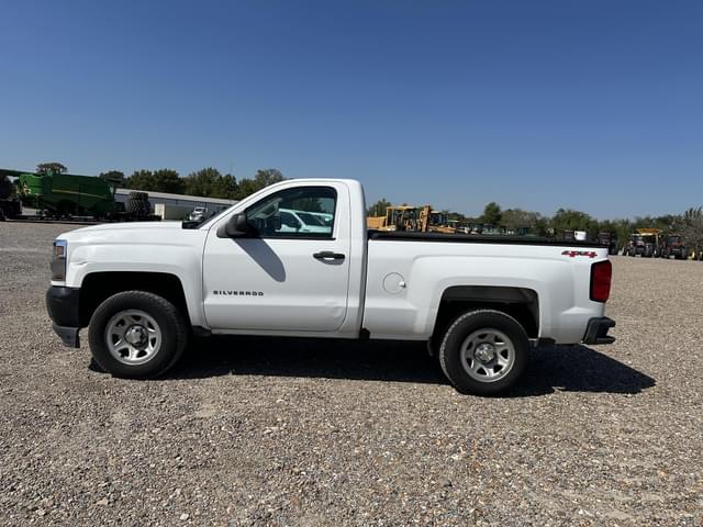 Image of Chevrolet 1500 equipment image 2