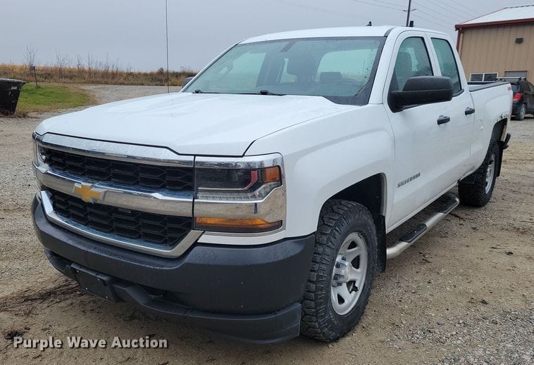 2017 Chevrolet 1500 Equipment Image0