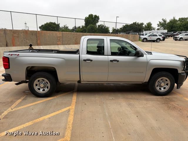 Image of Chevrolet 1500 equipment image 3