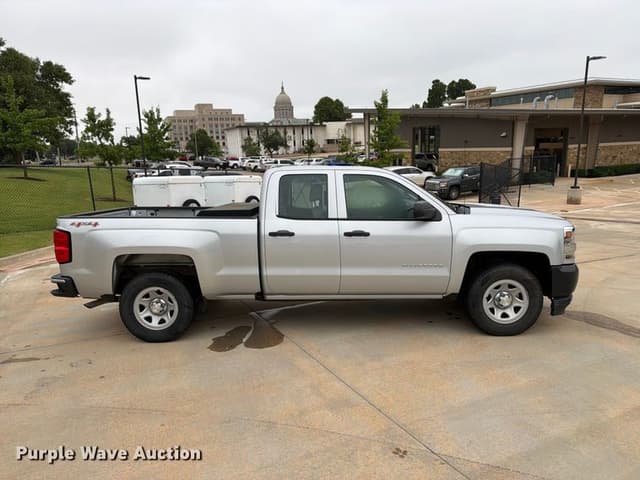 Image of Chevrolet 1500 equipment image 3