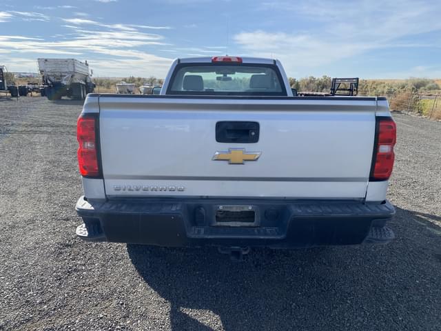 Image of Chevrolet Silverado equipment image 3