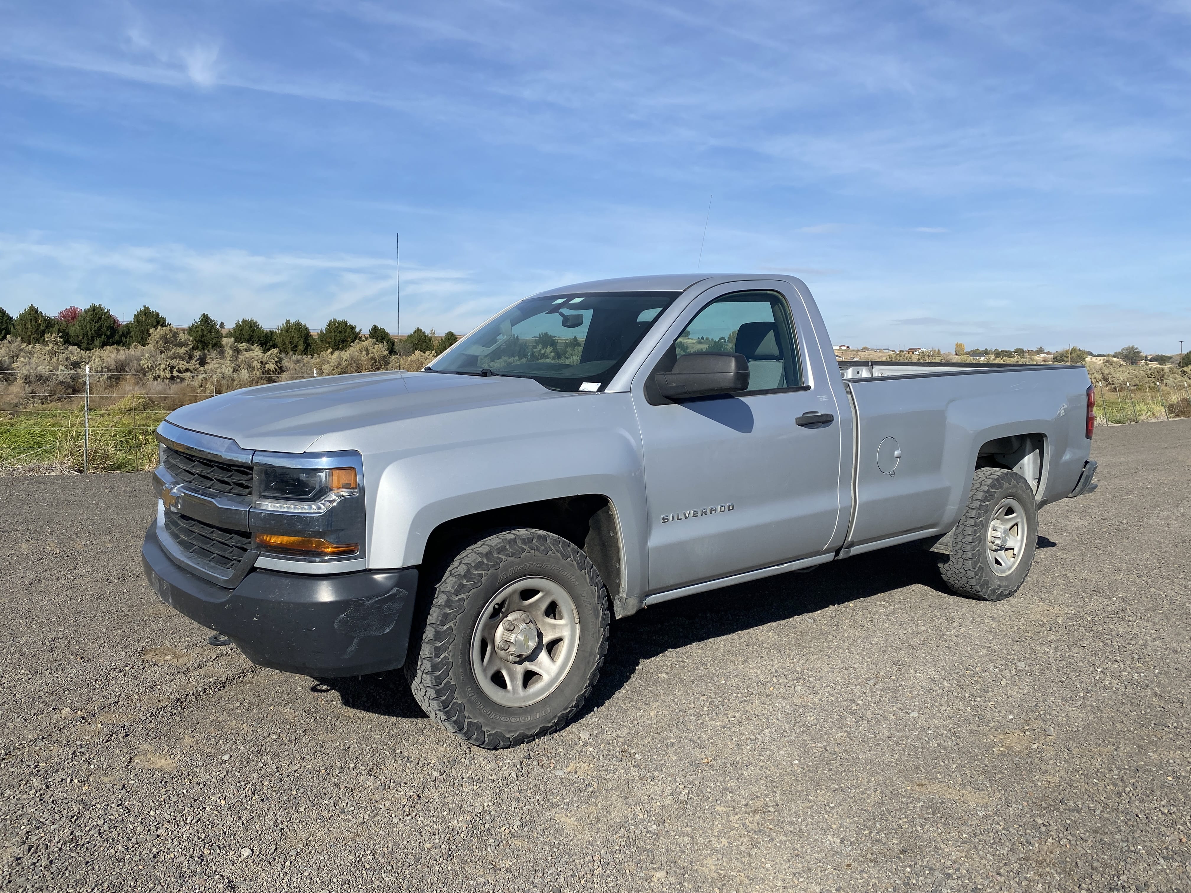 2017 Chevrolet Silverado Equipment Image0