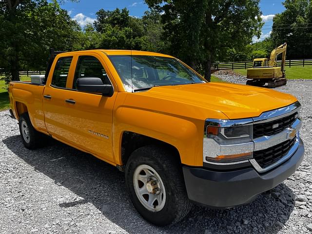 Image of Chevrolet Silverado equipment image 3