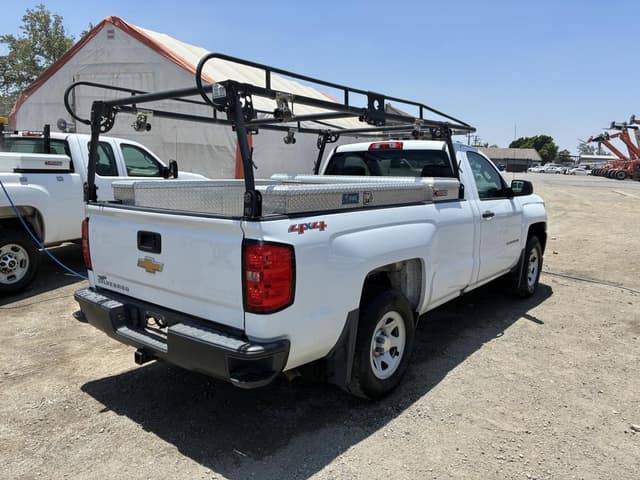 Image of Chevrolet 1500 equipment image 3