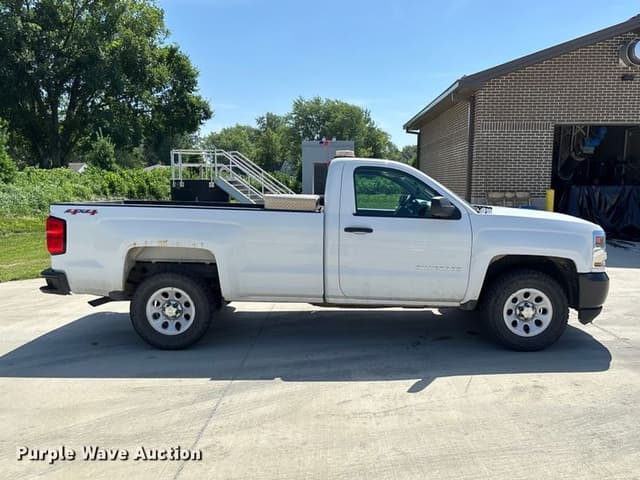 Image of Chevrolet 1500 equipment image 3